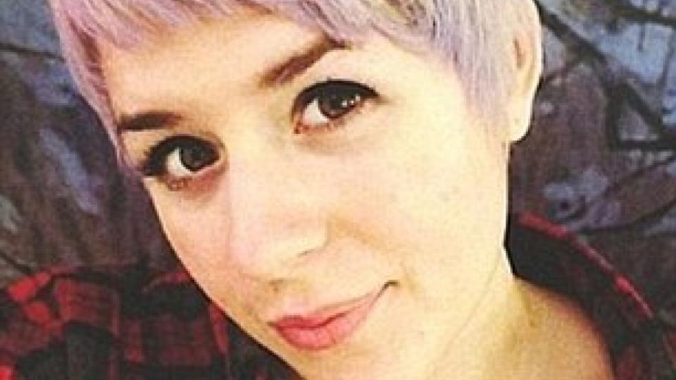 Isabella Cruise se mění v ošklivku